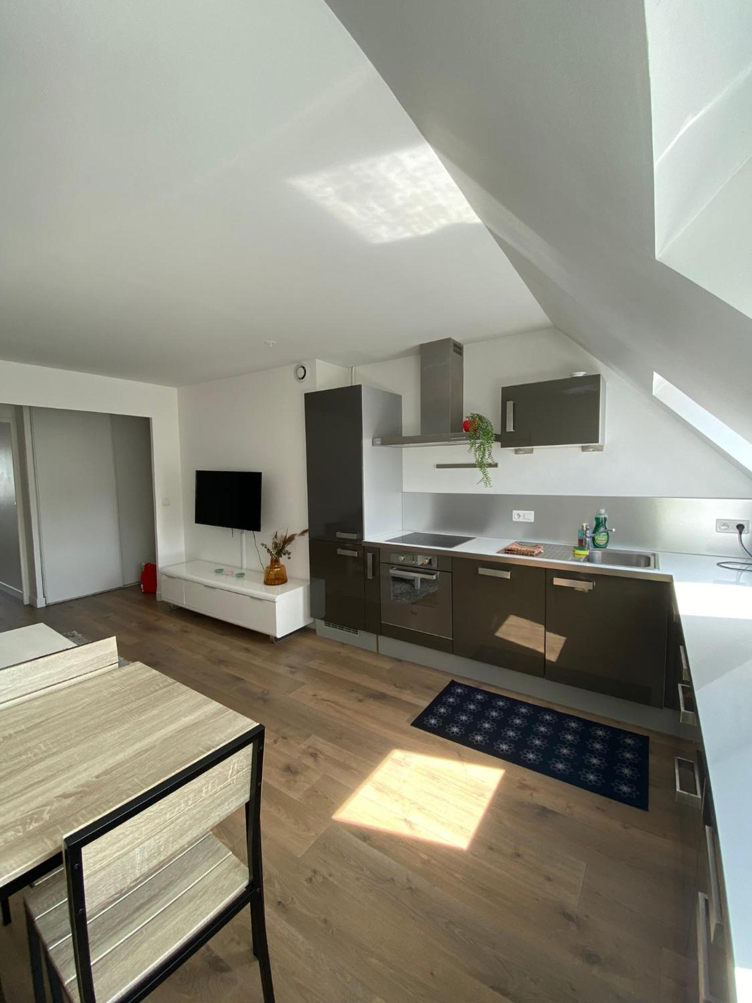 2 Chambres Hyper Centre Avec Place De Parking Et Wifi Amiens Bagian luar foto